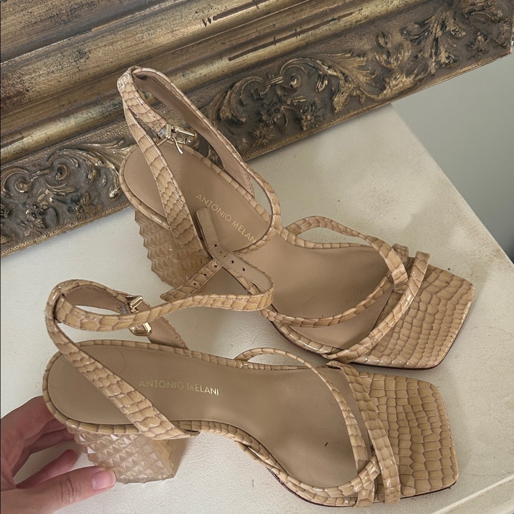ANTONIO MELANI Beige katona heels